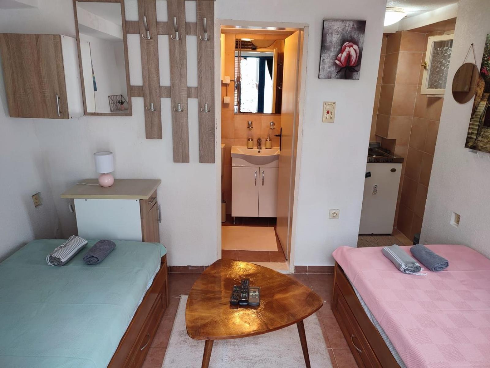 Bay Mola Home โกตอร์ ภายนอก รูปภาพ